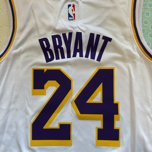 Kobe Bryant Los Angeles Lakers #24 White Basketball Jersey - Picture 5 of 5